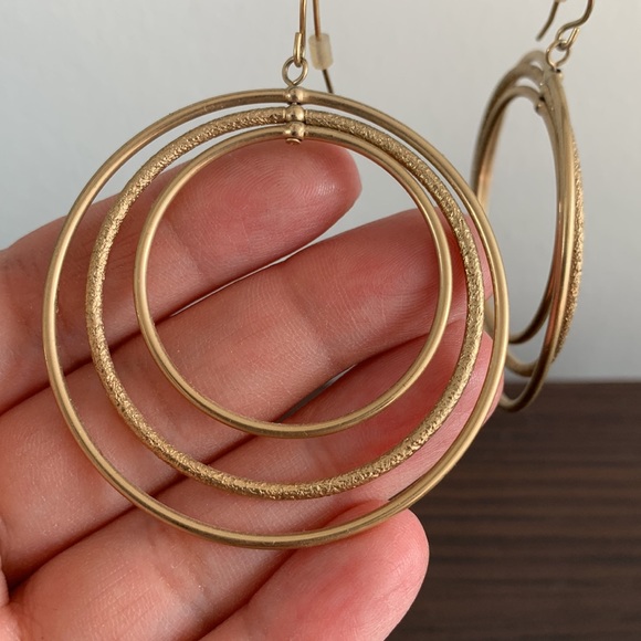 Guess brand Gold finish hoop earrings - Picture 4 of 4
